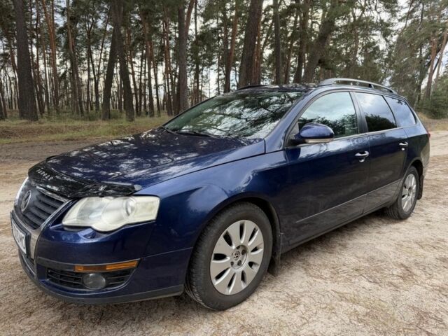 Синий Фольксваген Пассат Вариант, объемом двигателя 1.6 л и пробегом 189 тыс. км за 5250 $, фото 1 на Automoto.ua