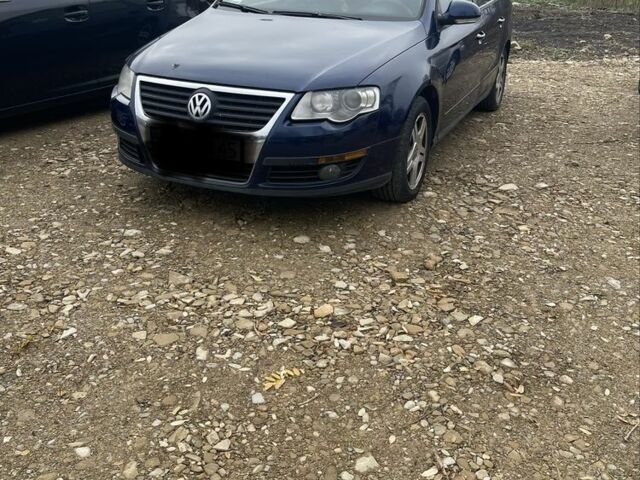 Синий Фольксваген Пассат Вариант, объемом двигателя 2 л и пробегом 300 тыс. км за 2550 $, фото 1 на Automoto.ua