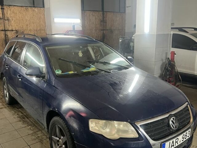 Синий Фольксваген Пассат Вариант, объемом двигателя 1.9 л и пробегом 352 тыс. км за 1800 $, фото 1 на Automoto.ua