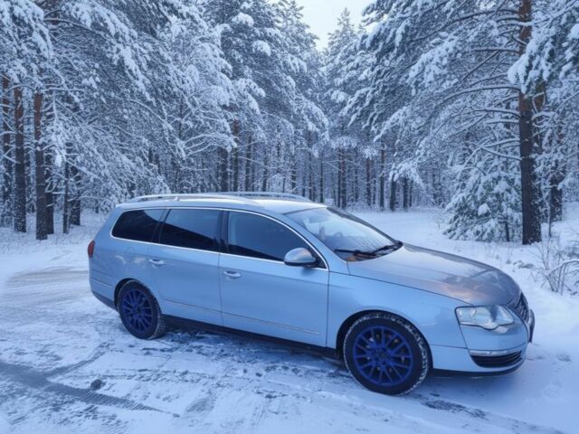 Синий Фольксваген Пассат Вариант, объемом двигателя 1.9 л и пробегом 300 тыс. км за 4699 $, фото 1 на Automoto.ua