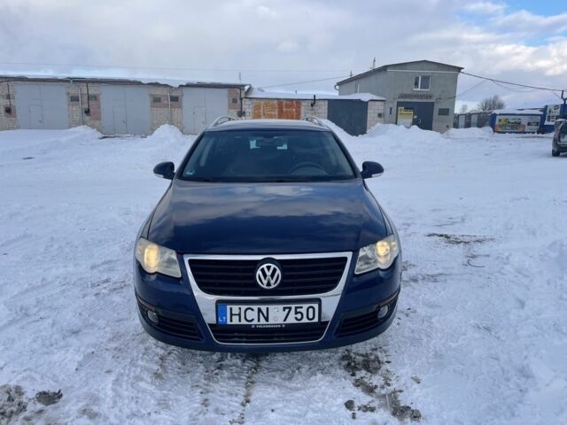 Синий Фольксваген Пассат Вариант, объемом двигателя 2 л и пробегом 287 тыс. км за 2800 $, фото 1 на Automoto.ua
