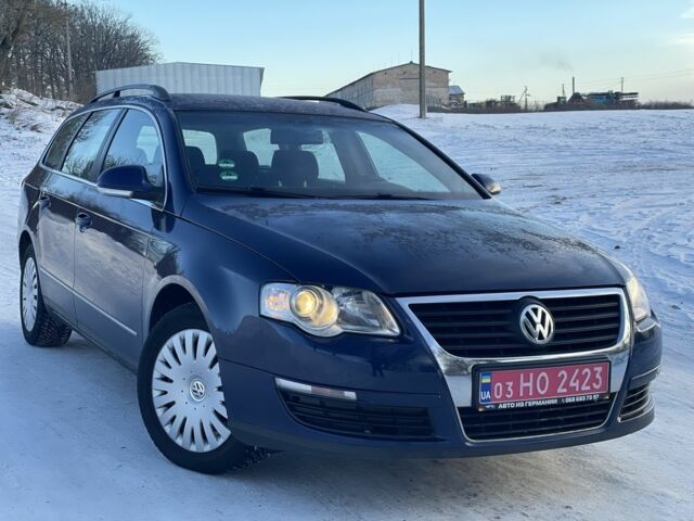 Синий Фольксваген Пассат Вариант, объемом двигателя 1.6 л и пробегом 264 тыс. км за 5650 $, фото 1 на Automoto.ua