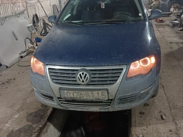 Синій Фольксваген Пассат Варіант, об'ємом двигуна 2 л та пробігом 263 тис. км за 2999 $, фото 1 на Automoto.ua