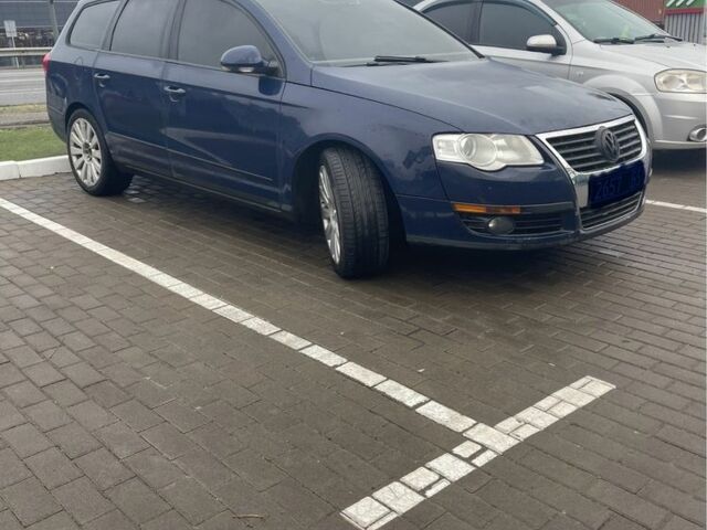 Синий Фольксваген Пассат Вариант, объемом двигателя 1.9 л и пробегом 300 тыс. км за 3500 $, фото 1 на Automoto.ua