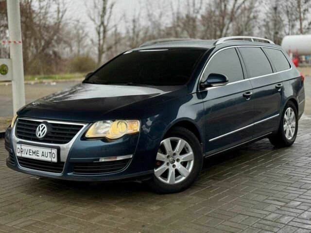 Синий Фольксваген Пассат Вариант, объемом двигателя 2 л и пробегом 234 тыс. км за 5499 $, фото 1 на Automoto.ua