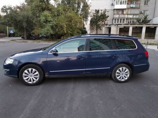 Синий Фольксваген Пассат Вариант, объемом двигателя 2 л и пробегом 244 тыс. км за 4300 $, фото 1 на Automoto.ua