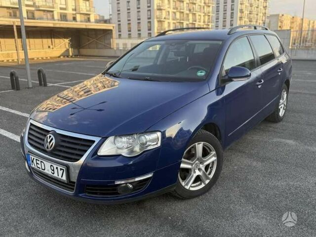 Синий Фольксваген Пассат Вариант, объемом двигателя 2 л и пробегом 180 тыс. км за 3328 $, фото 1 на Automoto.ua