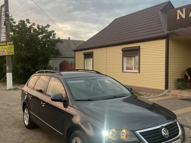 Синий Фольксваген Пассат Вариант, объемом двигателя 2 л и пробегом 370 тыс. км за 4997 $, фото 1 на Automoto.ua