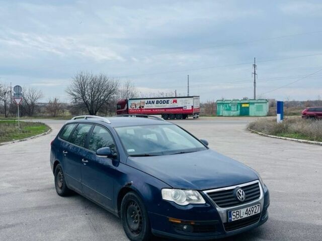 Синий Фольксваген Пассат Вариант, объемом двигателя 2 л и пробегом 230 тыс. км за 2000 $, фото 1 на Automoto.ua