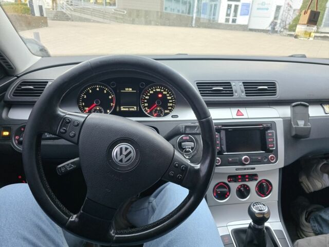 Синій Фольксваген Пассат Варіант, об'ємом двигуна 1.4 л та пробігом 300 тис. км за 5200 $, фото 1 на Automoto.ua