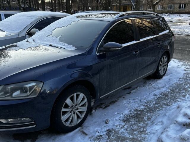 Синій Фольксваген Пассат Варіант, об'ємом двигуна 2 л та пробігом 310 тис. км за 10239 $, фото 1 на Automoto.ua