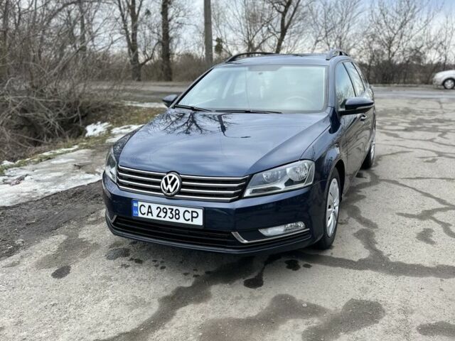 Синий Фольксваген Пассат Вариант, объемом двигателя 1.6 л и пробегом 210 тыс. км за 9200 $, фото 1 на Automoto.ua