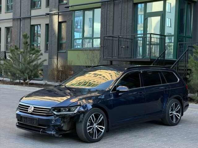 Синий Фольксваген Пассат Вариант, объемом двигателя 2 л и пробегом 317 тыс. км за 9500 $, фото 1 на Automoto.ua