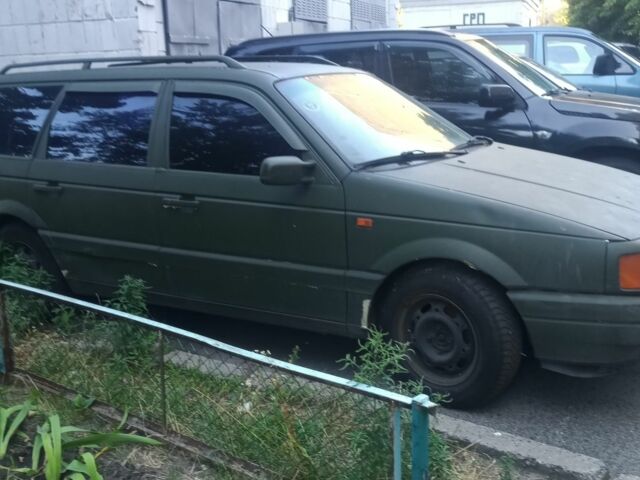 Зелений Фольксваген Пассат Варіант, об'ємом двигуна 2 л та пробігом 300 тис. км за 1250 $, фото 1 на Automoto.ua