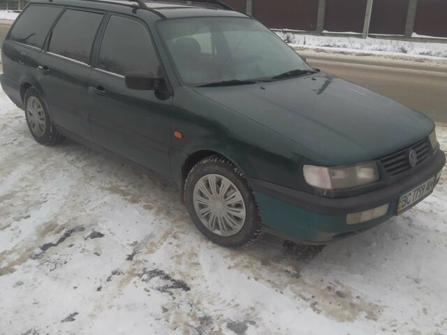 Зеленый Фольксваген Пассат Вариант, объемом двигателя 1.8 л и пробегом 452 тыс. км за 1200 $, фото 1 на Automoto.ua