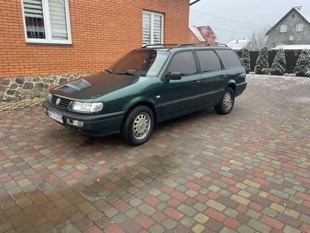 Зелений Фольксваген Пассат Варіант, об'ємом двигуна 1.9 л та пробігом 250 тис. км за 2000 $, фото 1 на Automoto.ua