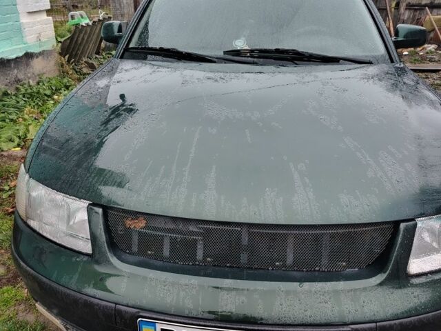 Зеленый Фольксваген Пассат Вариант, объемом двигателя 1.9 л и пробегом 111 тыс. км за 3350 $, фото 1 на Automoto.ua