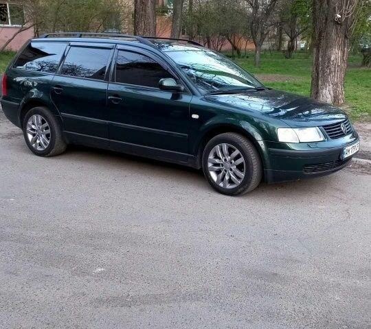 Зелений Фольксваген Пассат Варіант, об'ємом двигуна 1.8 л та пробігом 248 тис. км за 4200 $, фото 1 на Automoto.ua