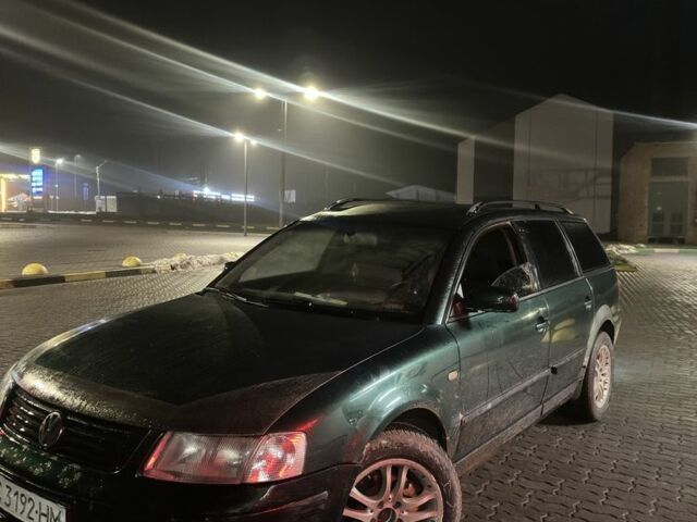 Зеленый Фольксваген Пассат Вариант, объемом двигателя 1.6 л и пробегом 100 тыс. км за 2150 $, фото 1 на Automoto.ua