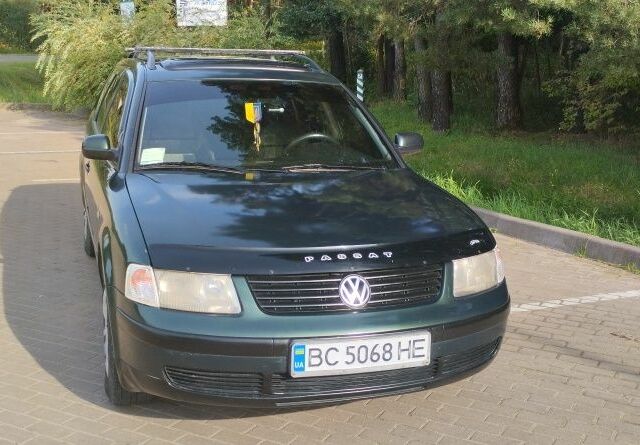 Зеленый Фольксваген Пассат Вариант, объемом двигателя 1.6 л и пробегом 303 тыс. км за 2700 $, фото 1 на Automoto.ua