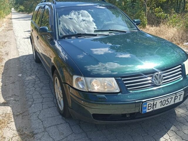 Зелений Фольксваген Пассат Варіант, об'ємом двигуна 2.5 л та пробігом 336 тис. км за 3000 $, фото 1 на Automoto.ua