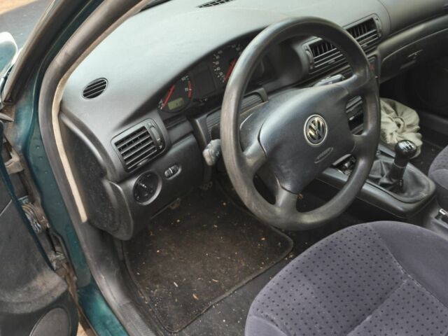 Зелений Фольксваген Пассат Варіант, об'ємом двигуна 1.6 л та пробігом 270 тис. км за 1786 $, фото 1 на Automoto.ua