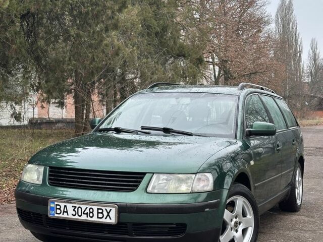 Зеленый Фольксваген Пассат Вариант, объемом двигателя 1.6 л и пробегом 300 тыс. км за 3300 $, фото 1 на Automoto.ua