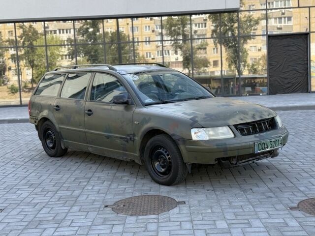 Зелений Фольксваген Пассат Варіант, об'ємом двигуна 1.9 л та пробігом 300 тис. км за 999 $, фото 1 на Automoto.ua
