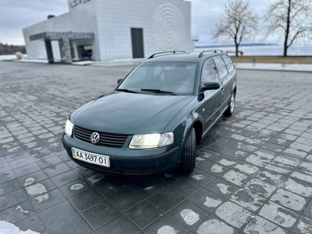 Зеленый Фольксваген Пассат Вариант, объемом двигателя 1.8 л и пробегом 224 тыс. км за 3399 $, фото 1 на Automoto.ua