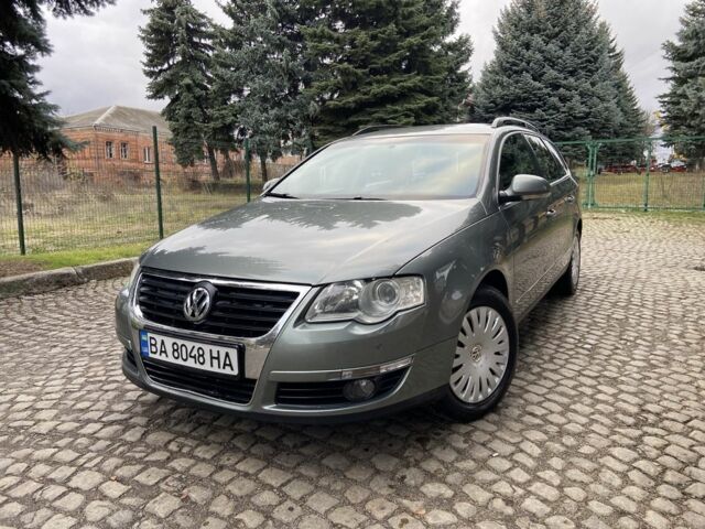 Зеленый Фольксваген Пассат Вариант, объемом двигателя 2 л и пробегом 295 тыс. км за 5000 $, фото 1 на Automoto.ua