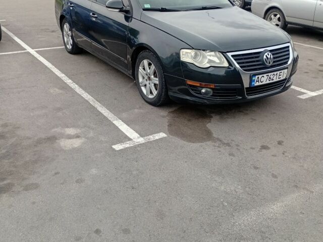 Зеленый Фольксваген Пассат Вариант, объемом двигателя 2 л и пробегом 322 тыс. км за 4500 $, фото 1 на Automoto.ua