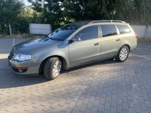 Зелений Фольксваген Пассат Варіант, об'ємом двигуна 1.6 л та пробігом 233 тис. км за 5999 $, фото 1 на Automoto.ua
