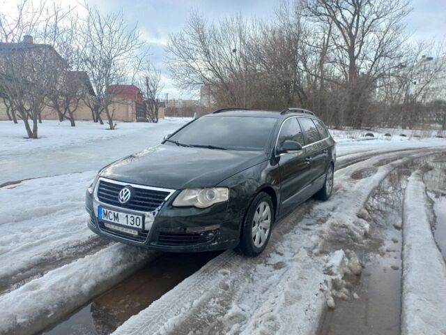 Зеленый Фольксваген Пассат Вариант, объемом двигателя 2 л и пробегом 263 тыс. км за 3000 $, фото 1 на Automoto.ua