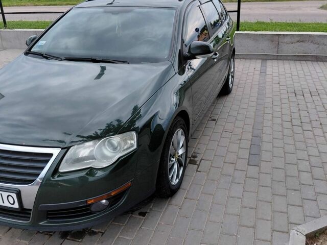 Зелений Фольксваген Пассат Варіант, об'ємом двигуна 2 л та пробігом 205 тис. км за 6700 $, фото 1 на Automoto.ua