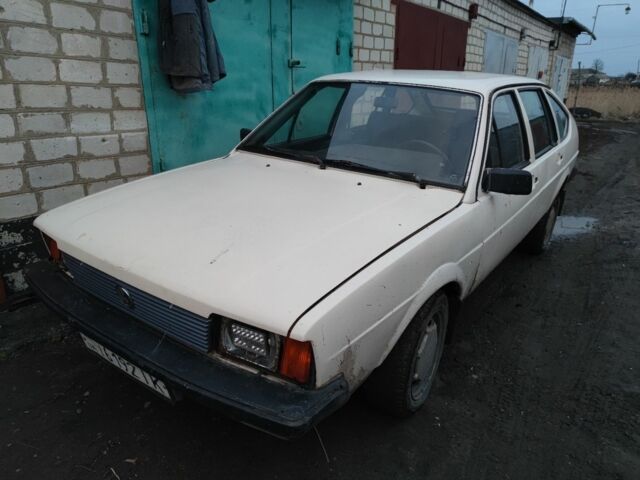 Белый Фольксваген Пассат, объемом двигателя 1 л и пробегом 60 тыс. км за 790 $, фото 1 на Automoto.ua