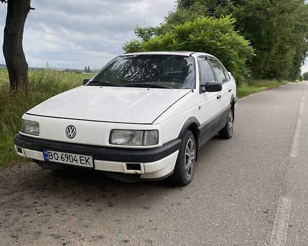 Білий Фольксваген Пассат, об'ємом двигуна 1.8 л та пробігом 300 тис. км за 900 $, фото 1 на Automoto.ua