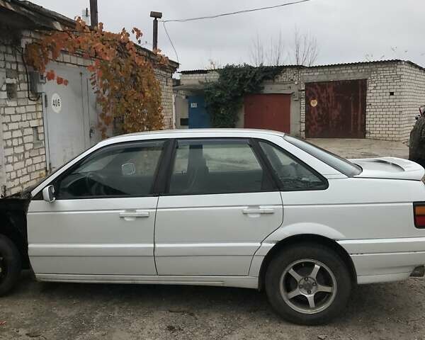 Белый Фольксваген Пассат, объемом двигателя 0 л и пробегом 400 тыс. км за 500 $, фото 1 на Automoto.ua