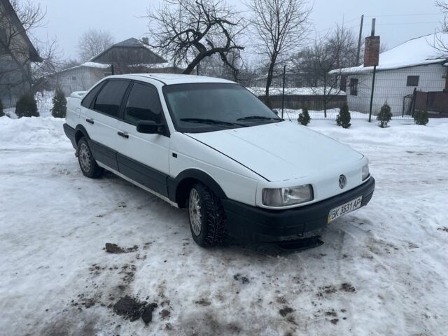 Белый Фольксваген Пассат, объемом двигателя 1.6 л и пробегом 510 тыс. км за 2300 $, фото 1 на Automoto.ua