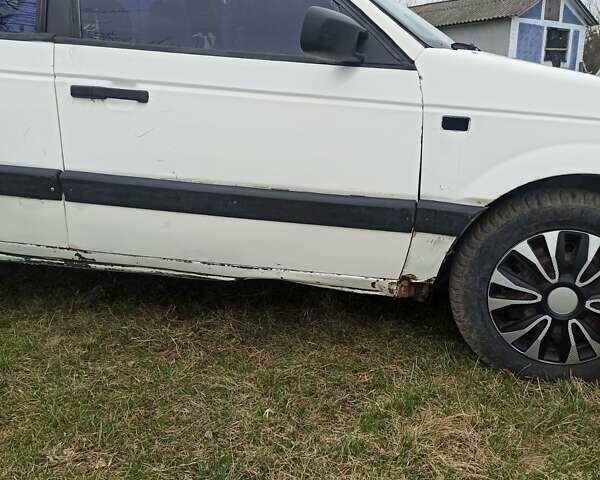 Белый Фольксваген Пассат, объемом двигателя 1.78 л и пробегом 400 тыс. км за 700 $, фото 1 на Automoto.ua