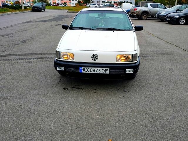 Белый Фольксваген Пассат, объемом двигателя 1.6 л и пробегом 538 тыс. км за 1400 $, фото 1 на Automoto.ua