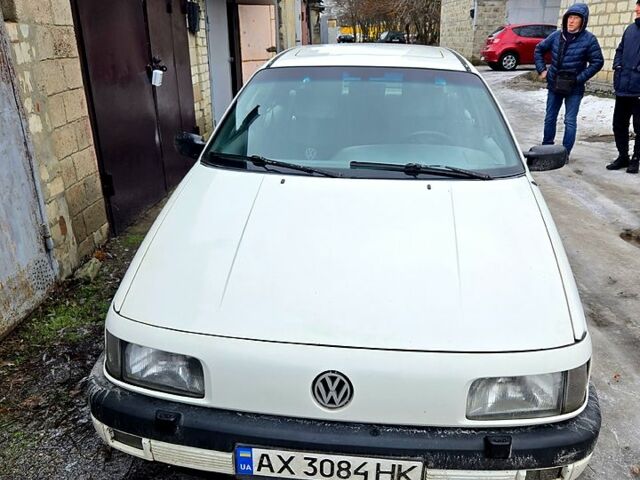 Белый Фольксваген Пассат, объемом двигателя 1.8 л и пробегом 300 тыс. км за 1300 $, фото 1 на Automoto.ua