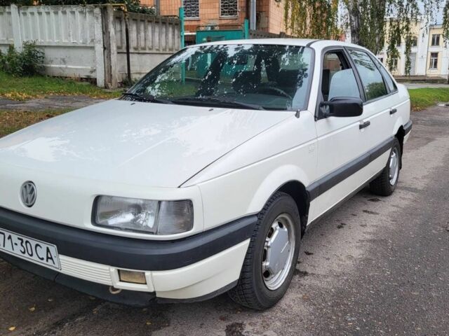 Белый Фольксваген Пассат, объемом двигателя 1.6 л и пробегом 173 тыс. км за 2800 $, фото 1 на Automoto.ua