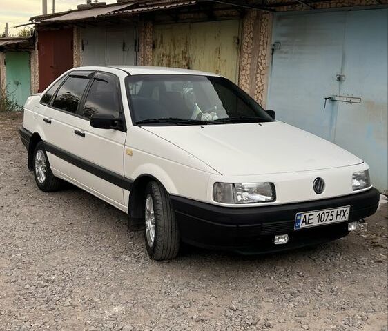 Белый Фольксваген Пассат, объемом двигателя 1.8 л и пробегом 437 тыс. км за 2650 $, фото 1 на Automoto.ua