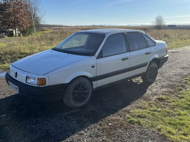 Белый Фольксваген Пассат, объемом двигателя 1.8 л и пробегом 250 тыс. км за 547 $, фото 1 на Automoto.ua