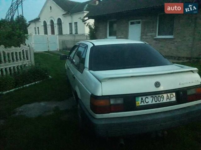 Білий Фольксваген Пассат, об'ємом двигуна 1.8 л та пробігом 300 тис. км за 2200 $, фото 1 на Automoto.ua