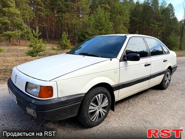 Белый Фольксваген Пассат, объемом двигателя 1.6 л и пробегом 325 тыс. км за 1950 $, фото 1 на Automoto.ua