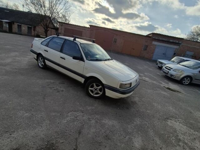 Белый Фольксваген Пассат, объемом двигателя 1.8 л и пробегом 375 тыс. км за 1665 $, фото 1 на Automoto.ua