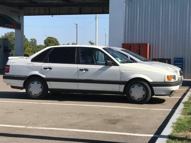 Белый Фольксваген Пассат, объемом двигателя 2 л и пробегом 1000 тыс. км за 2300 $, фото 1 на Automoto.ua