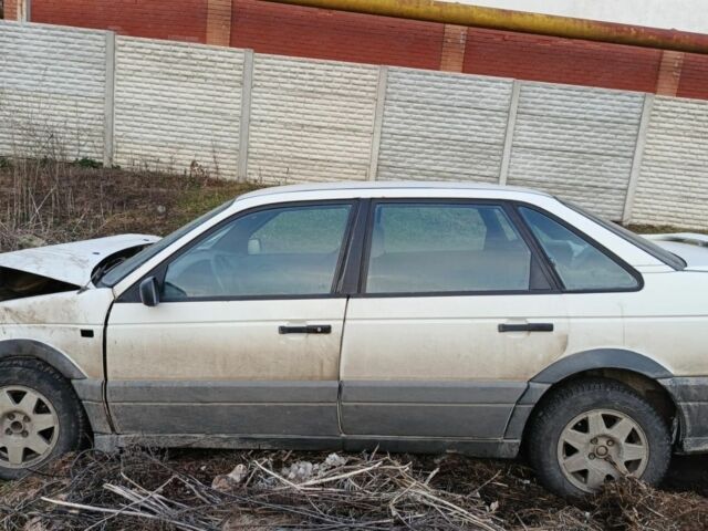 Белый Фольксваген Пассат, объемом двигателя 1.8 л и пробегом 200 тыс. км за 600 $, фото 1 на Automoto.ua