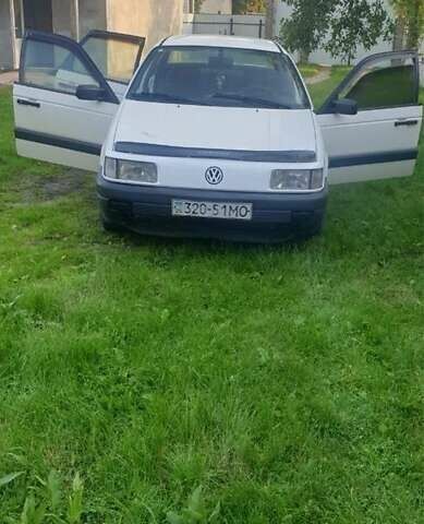 Белый Фольксваген Пассат, объемом двигателя 1.8 л и пробегом 330 тыс. км за 1200 $, фото 1 на Automoto.ua